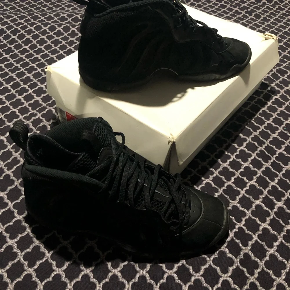 Nike Air 2014 Foamposite Black Anthracite Little Posite One GS Sz 7Y 644791-003